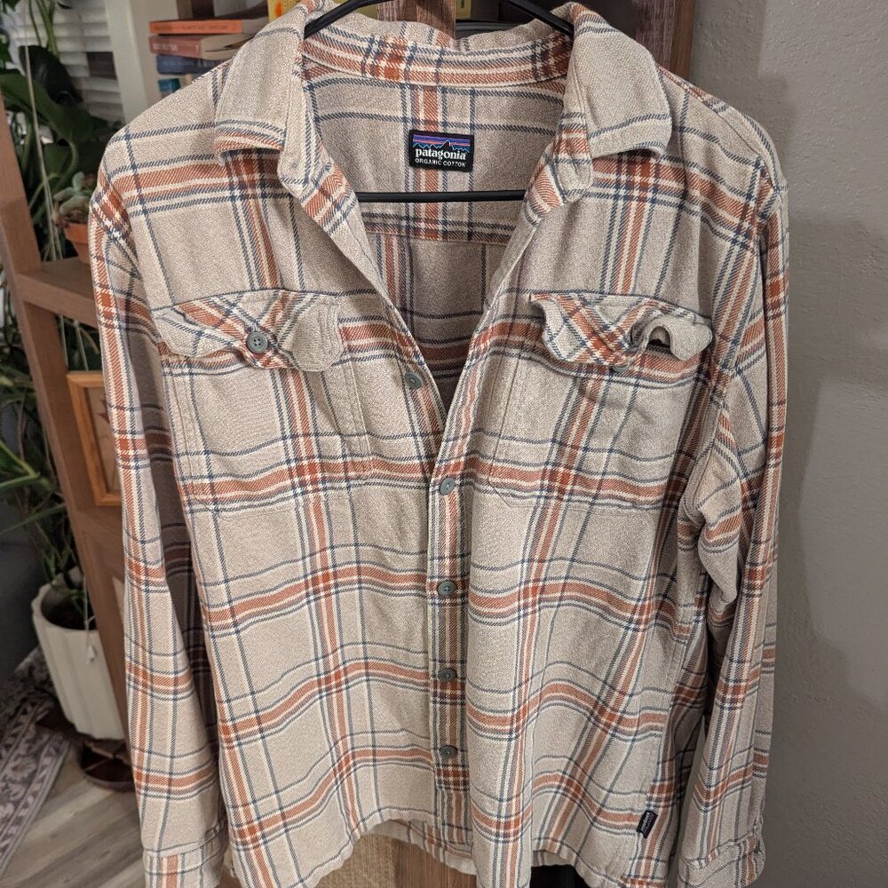 Men's Patagonia Grey Flannel, Size Medium
